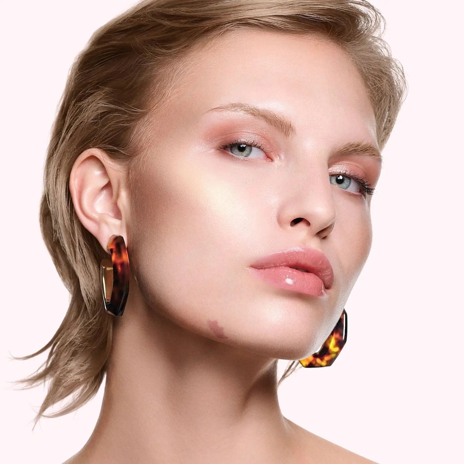 Givenchy Prisme Libre Strobing & Illuminating Highlighter Powder