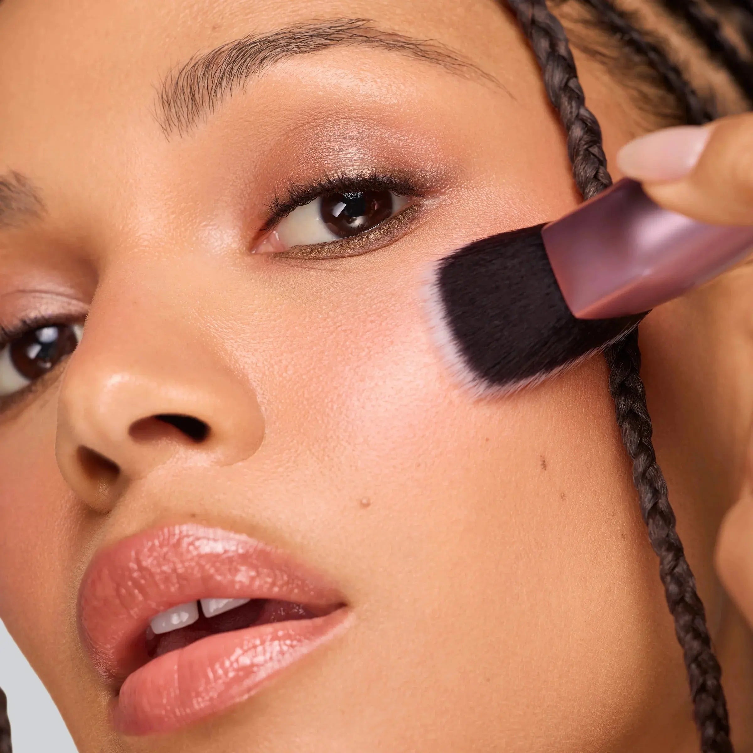 Real Techniques Cheek Hugging Contour Brush
