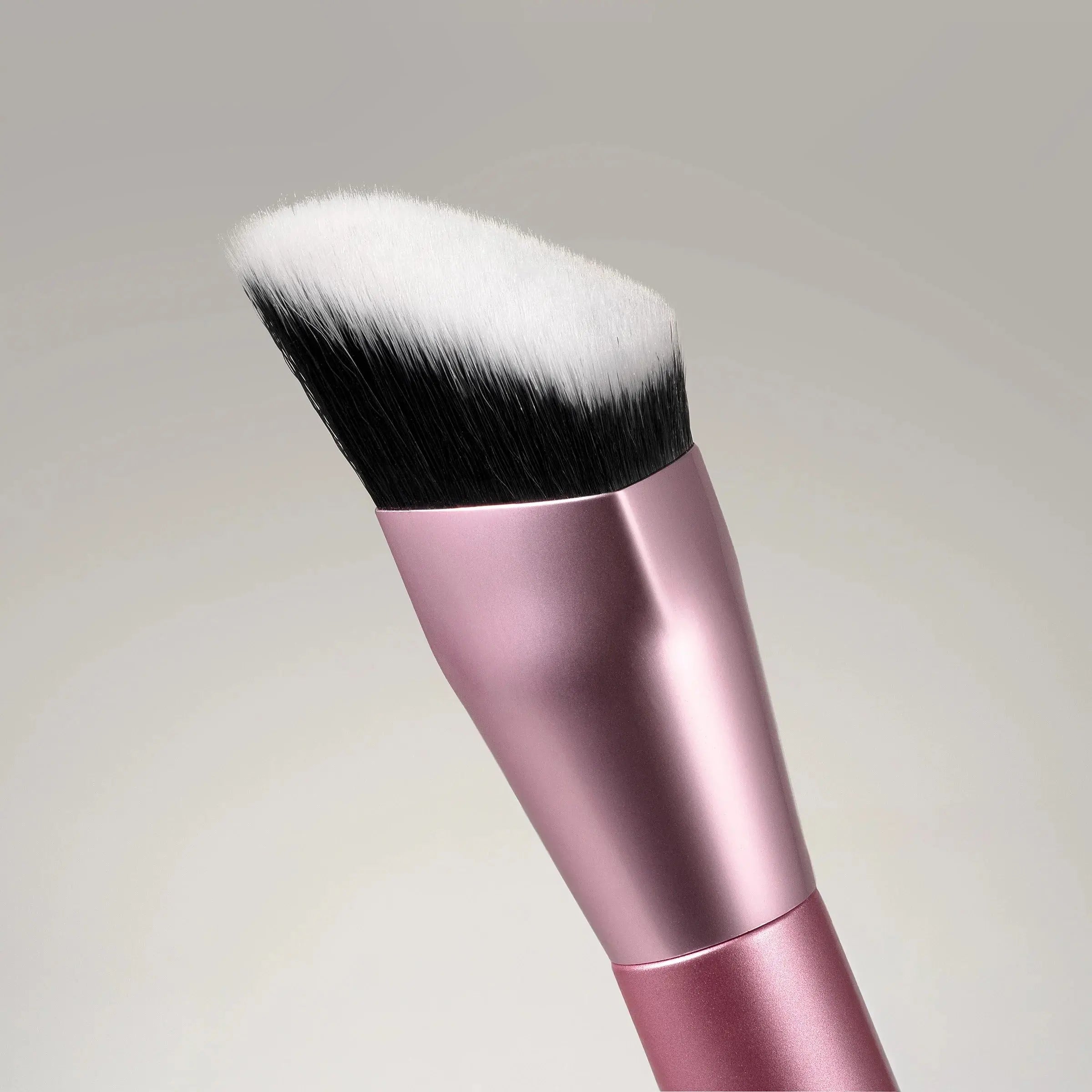 Real Techniques Cheek Hugging Contour Brush
