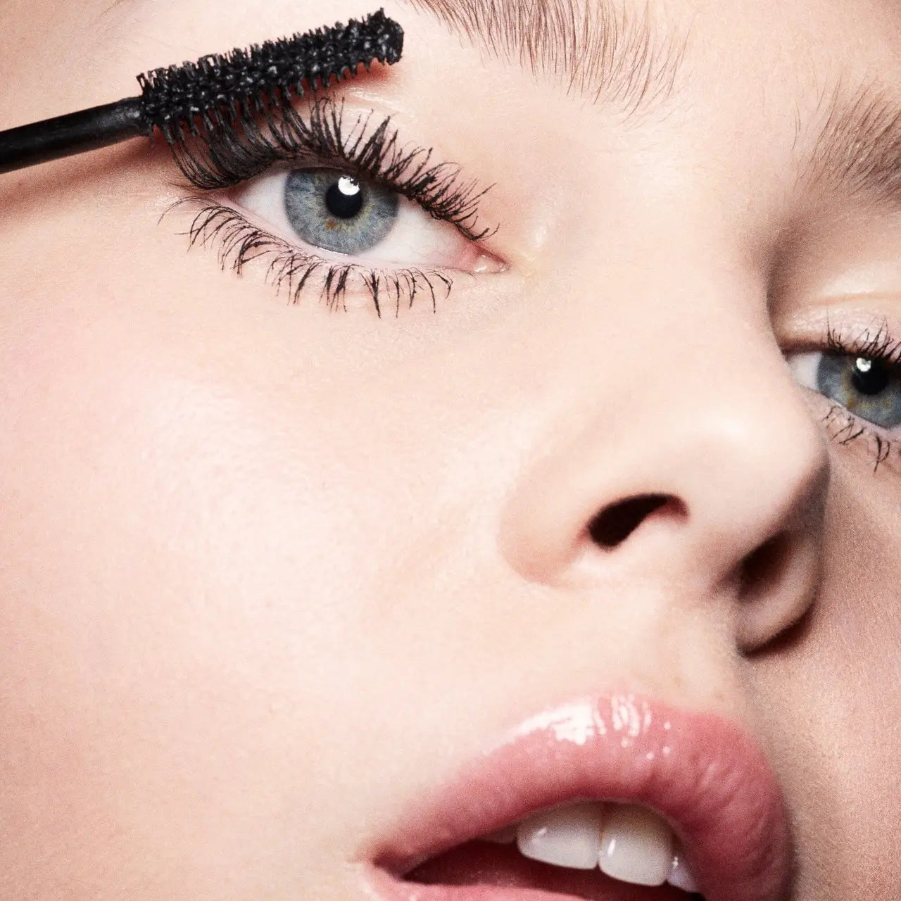 Fenty Beauty by Rihanna  Hella Thicc Volumizing Mascara    