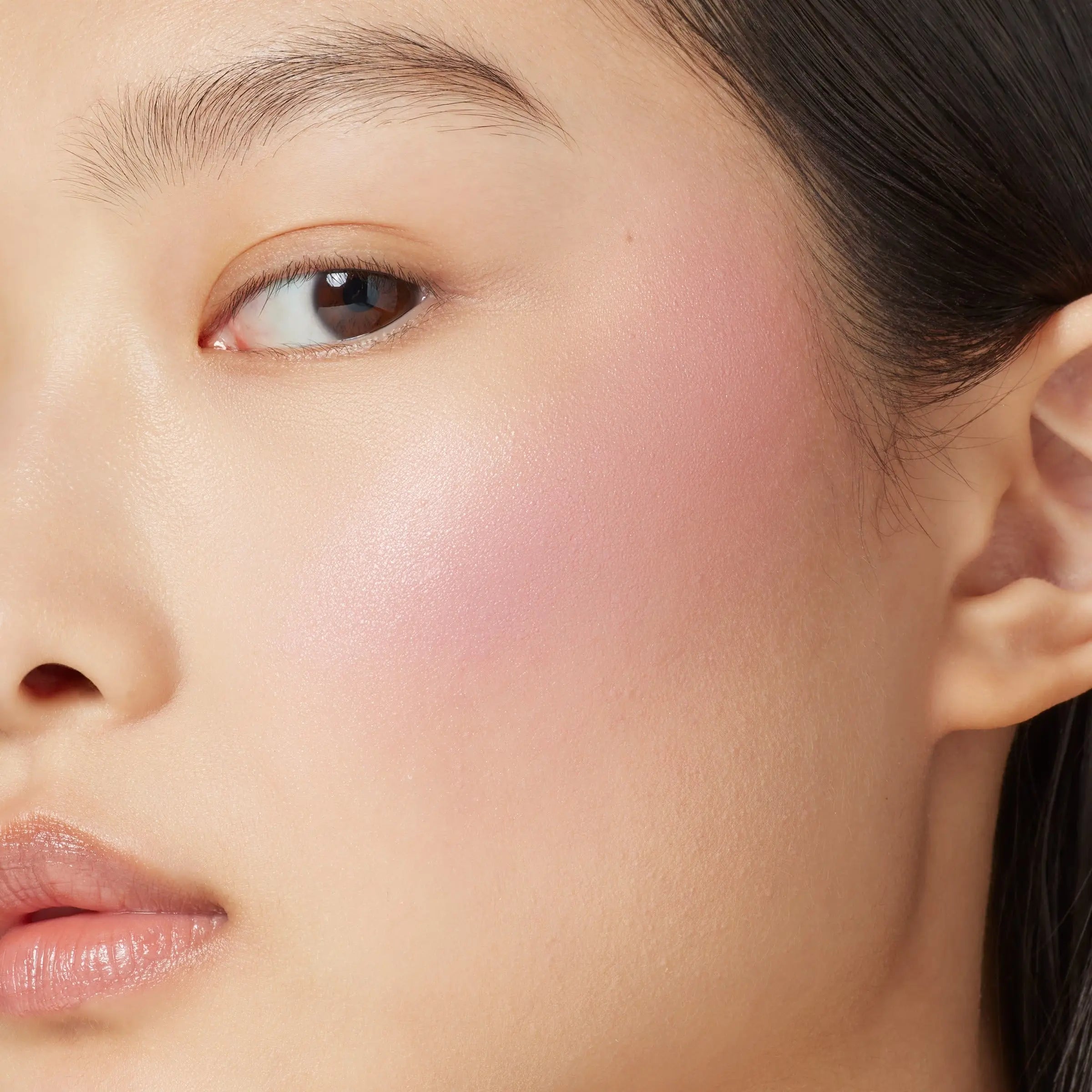 Gucci Beauty Glow Powder Blush    