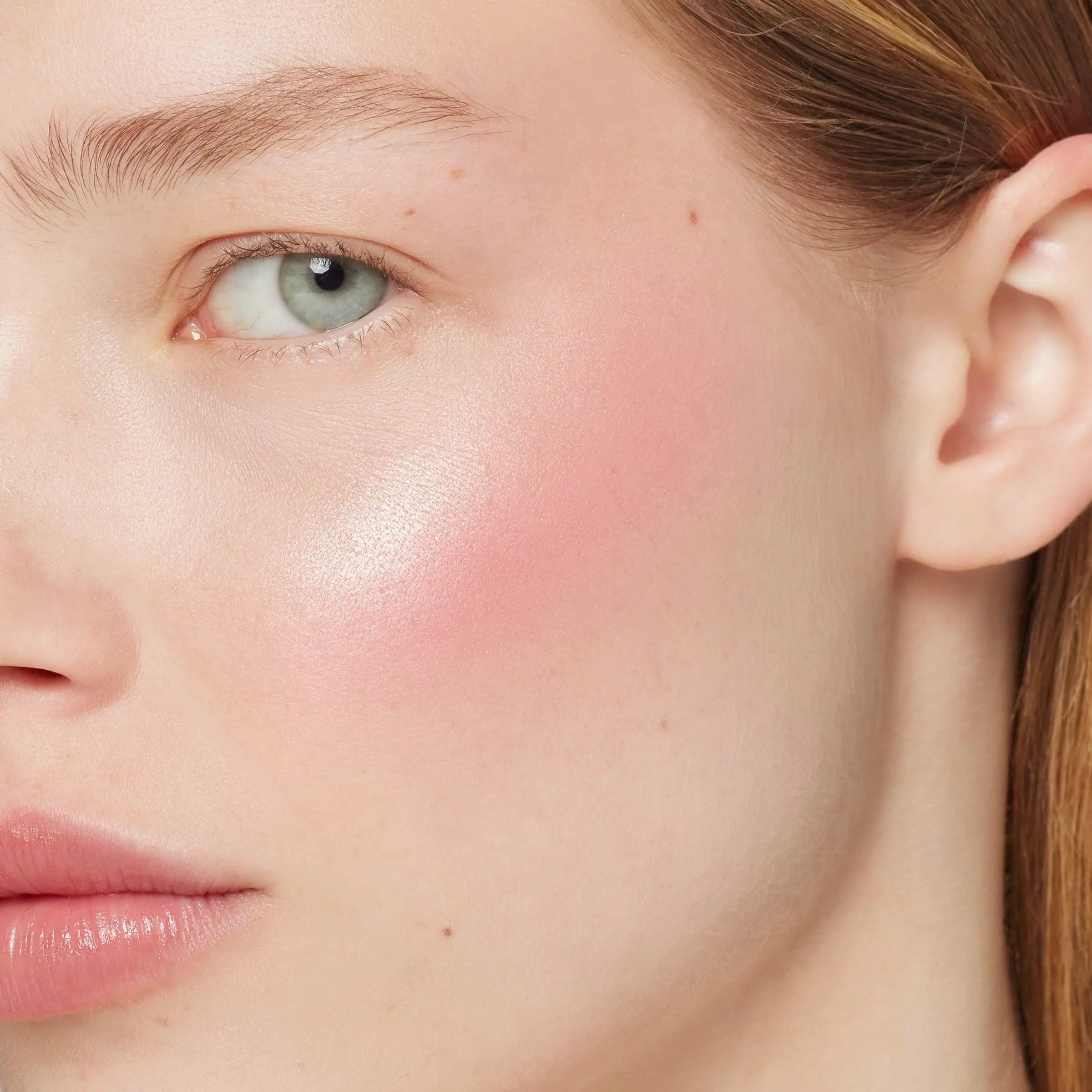Gucci Beauty Glow Powder Blush    