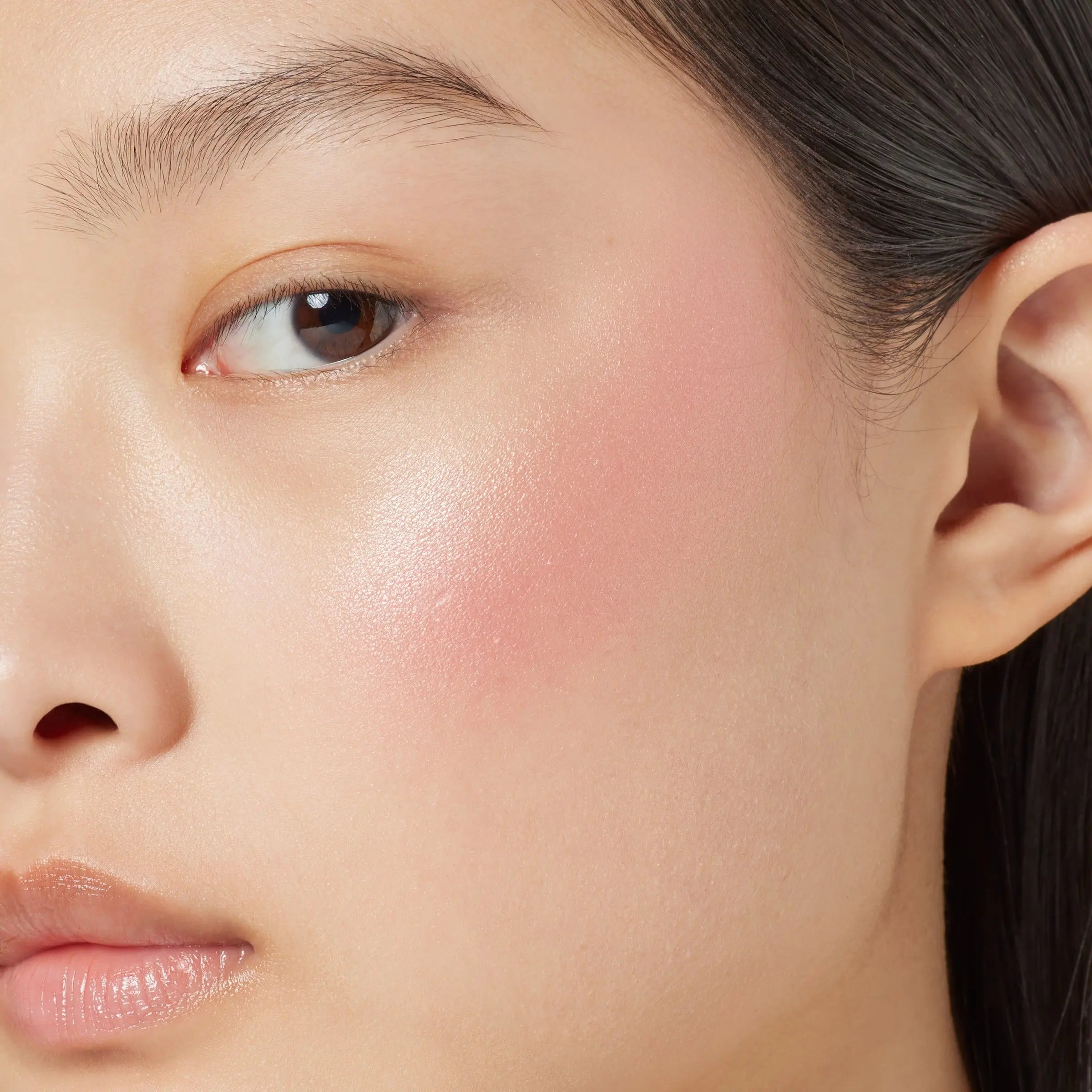 Gucci Beauty Glow Powder Blush    