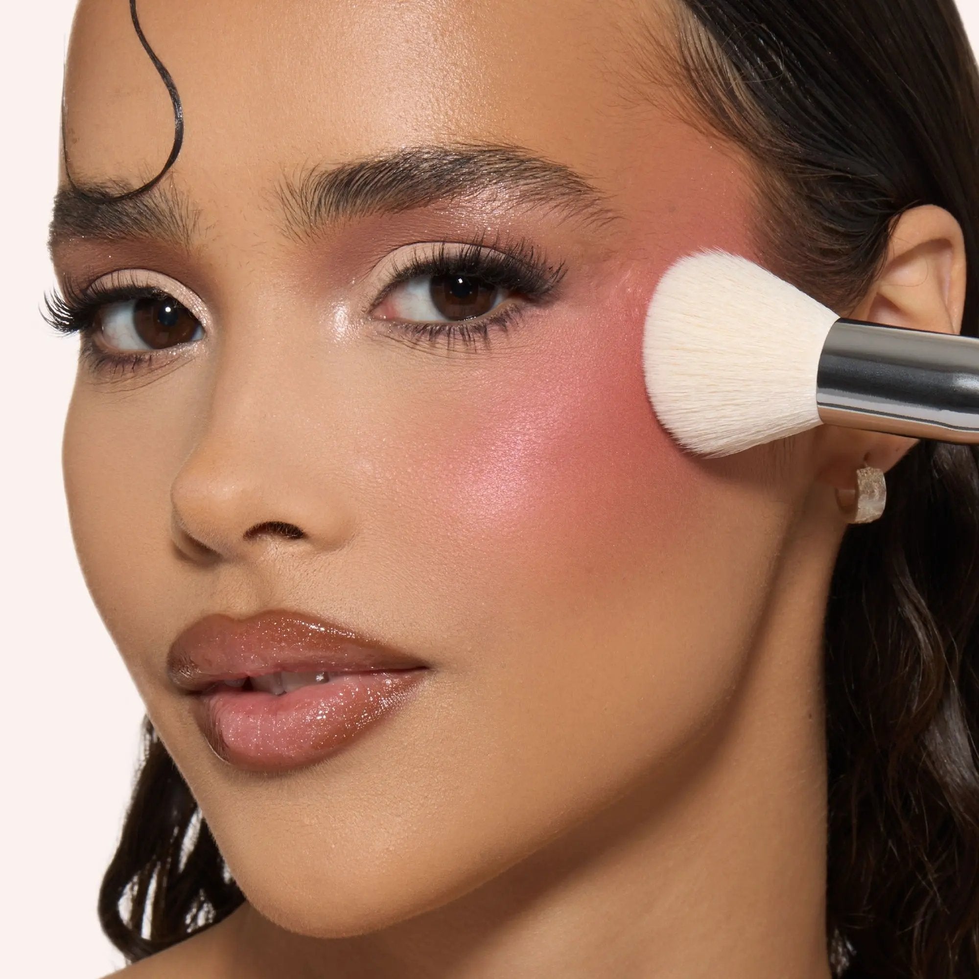 HUDA BEAUTY Diffusing Cheek Brush    