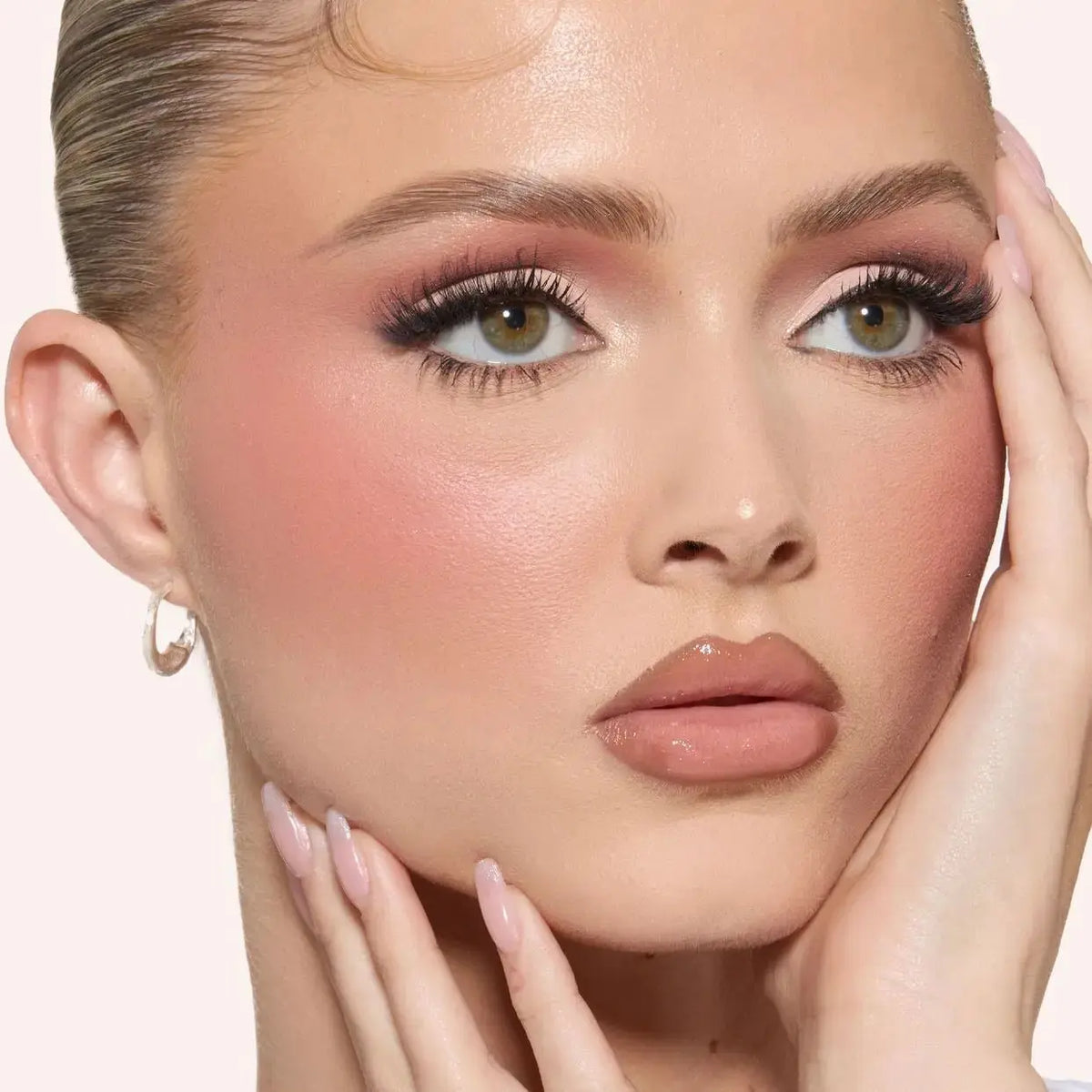 Huda Beauty Blush Filter Blurring Blushlighters Palette    