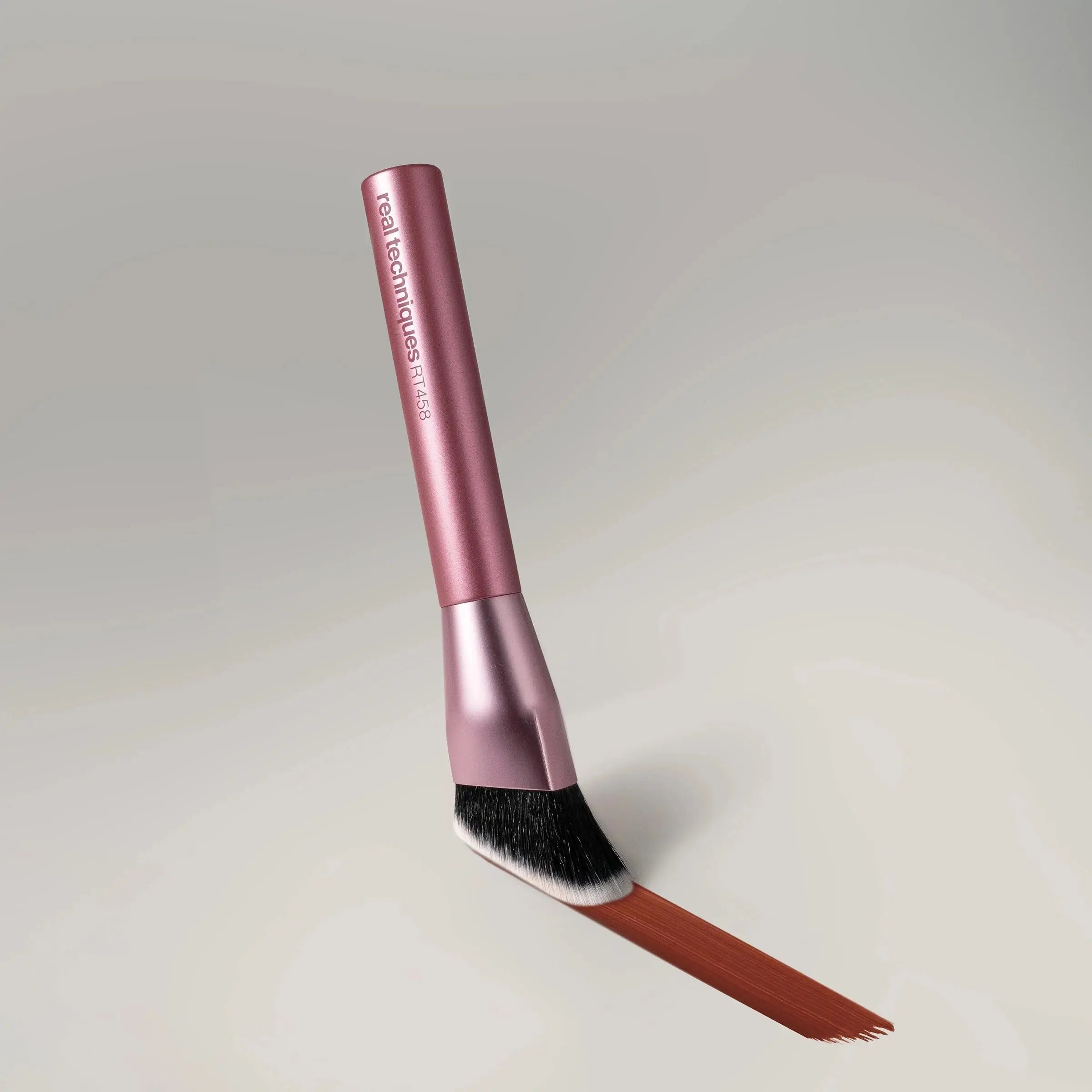 Real Techniques Cheek Hugging Contour Brush    