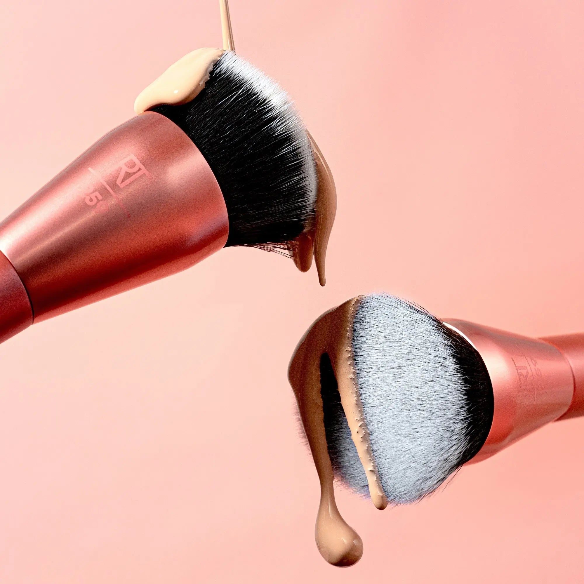 Real Techniques - Glow Round Base Makeup Blending Brush    